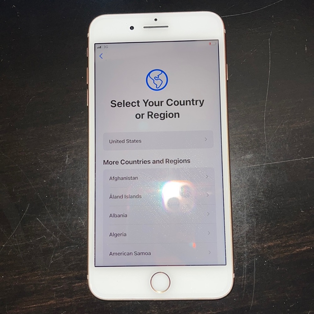 Apple IPhone 8 Plus in Gold 64gb